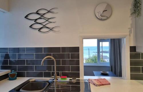 Spacious home with panoramic sea view, free parking EV & large garden - Photo 15