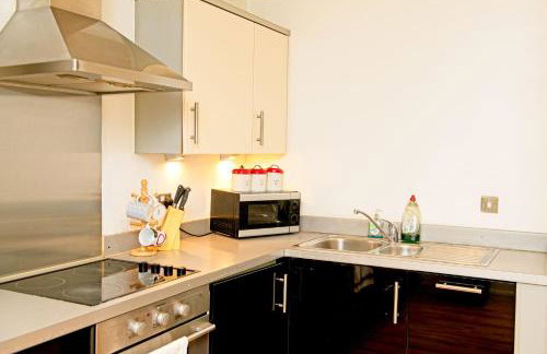 Birmingham City Centre Beautiful Apartment Walking Distance to Bullring Shopping Centre Private Parking - Photo 13