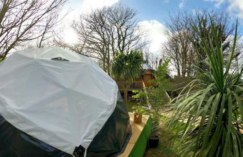 Romantic Treehouse with Hot Tub & BBQ Lodge - Foto 2