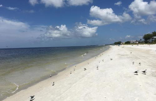 An Island Getaway at Palm Tree Villas - Photo 45