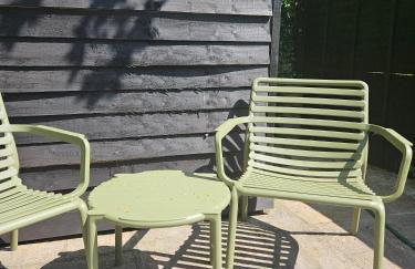 Treetops Lodge, private Cornish hideaway, parking, garden - Foto 64