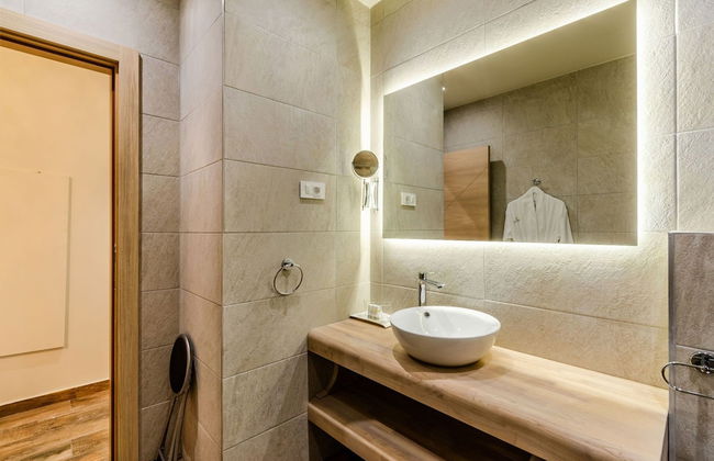 Beachfront Villa Gabriela with Pool - Foto 33