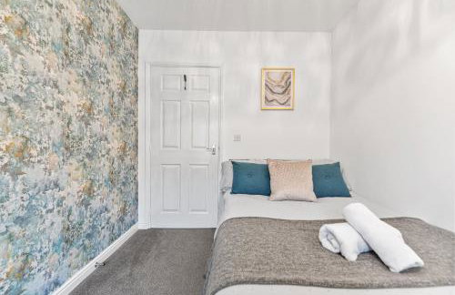 Modern 2-BR Home WiFi plus Parking - Photo 19