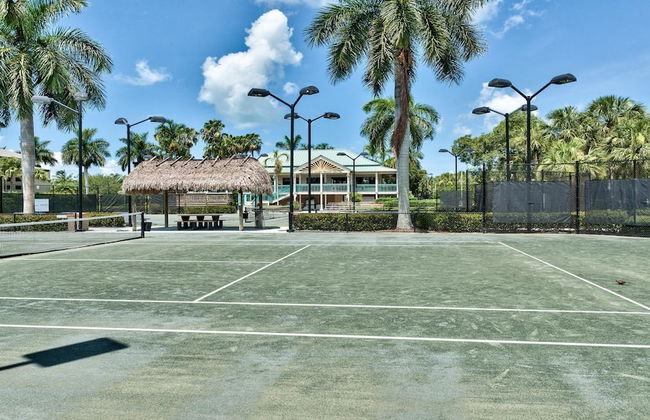 Le Monaco - Romantic 1 BR Condo Steps from 5th Ave S. Chic Coastal Retreat with King Bed and Beach Access. Perfect Location for Couples Near Dining, Shopping, and Naples Beach - Foto 9