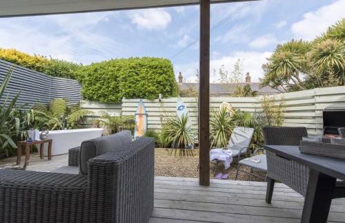 Two Bare Feet - Photo 28