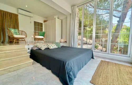 Preciosa Villa rodeada de pinos con vistas al mar - ServHouse - Photo 17