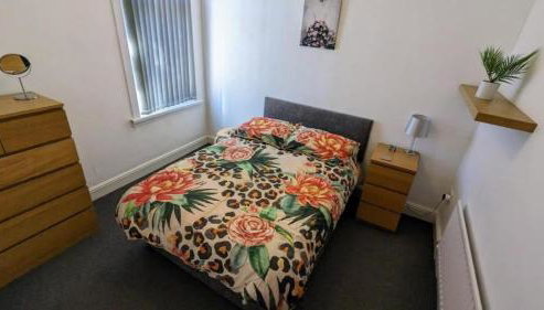 The Lawrence, Redcar - 2 Bedroom Victorian House - Free On-Street Permit Parking, Fast Wifi, Virgin TV - Perfect for Contractors, Families and Couples - Foto 3