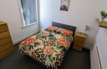 The Lawrence, Redcar - 2 Bedroom Victorian House - Free On-Street Permit Parking, Fast Wifi, Virgin TV - Perfect for Contractors, Families and Couples - Foto 3