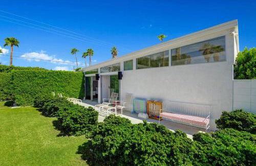 Palm Springs Luxury Home With Pool and Next to Downtown & Airport - Photo 40