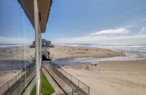 Oceanfront Suite - Top Floor - Sleeps 4 - Pool and Sauna - Foto 38