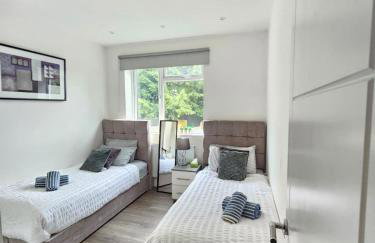Modern 2BR in West Hendon - Parking -Easy Commute - Photo 5