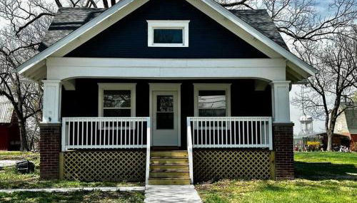 Mrs. Hughes Cottage - 2 bedroom House w/ parking - Foto 2