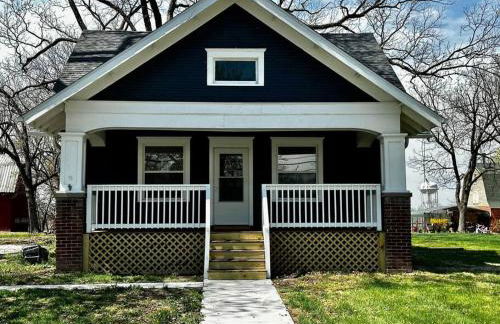 Mrs. Hughes Cottage - 2 bedroom House w/ parking - Foto 2