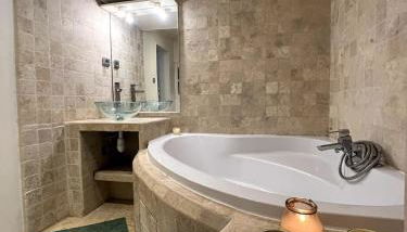 Grand F1 Centre Historique Ecusson 10Min Comédie - Foto 2