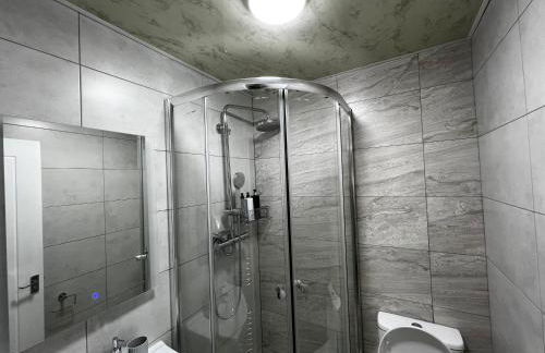 Selly Oak Near QE and UoB - 5 Bed Ensuite - Perfect for groups and contractors - Foto 16