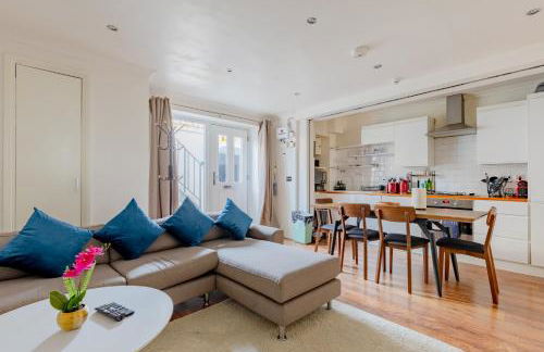 Snug 2BD Flat with Patio Heart of North London - Foto 16