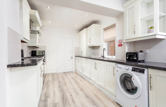 Cuthbert House - Donnini Apartments - Photo 12