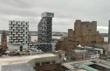 Two Bedroom City View Apartment Liverpool by StaySavvy Accommodation - Photo 17