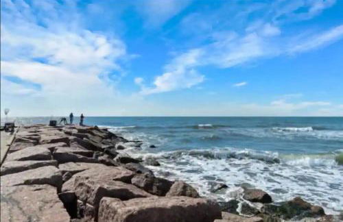 Stunning beach house just a short walk to beach - Foto 59