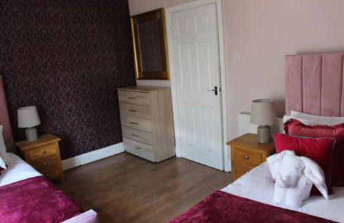 York Place Beautiful Apartment 5 Bedrooms Sleeps 9 - Foto 32