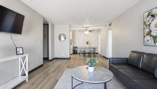 Comfortable bedroom and cozy living space - Foto 5