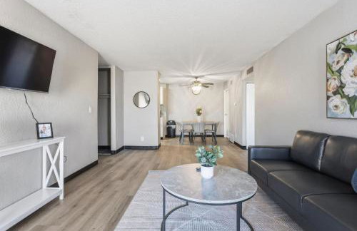 Comfortable bedroom and cozy living space - Foto 5