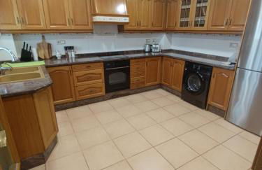 First Floor Casa Privee - Two bed Beach Terrace & Balconies - Foto 13