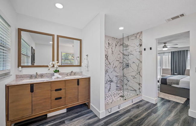 Luxury Retreat: Pool, Games, Basketball & More! - Foto 5