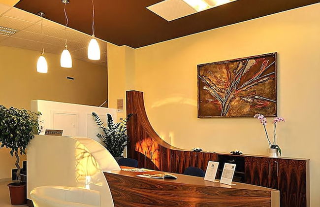 Melrose Apartments 2 - Photo 2