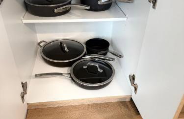 Modern & Spacious 2BR Apartment with Gym & Parking - Photo 10