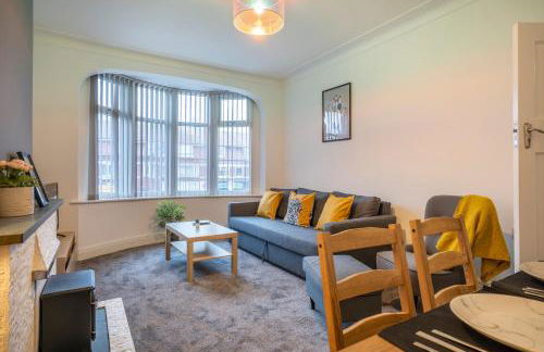 Modern Apartment -Free Parking - by Holiday Homes - Foto 35