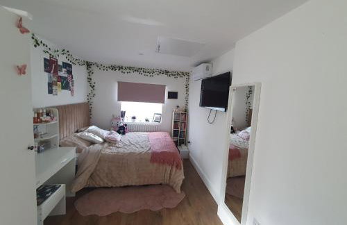 Luxury 3 Bed London Home - 3 stops away from Tottenham Stadium - Perfect for Holidays - Photo 7