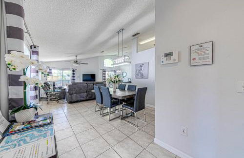 #463-Fabulous 4 bed villa with south facing private pool and spa overlooking water - Foto 43