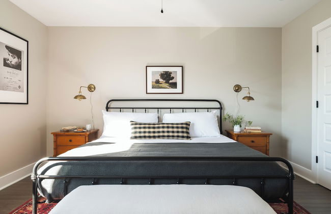 Cherokee by AvantStay – Contemporary Design in a Prime Location - Photo 17