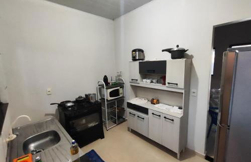 Casa tem 2 quartos com ar condicionado, garagem, aumenta geralmente é mais 50 por cento o valor - Foto 7