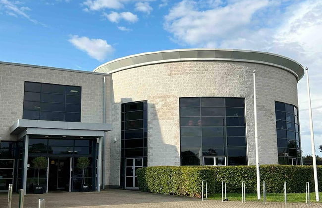 1-bed Apartment in Greater London Next to Station - Photo 23