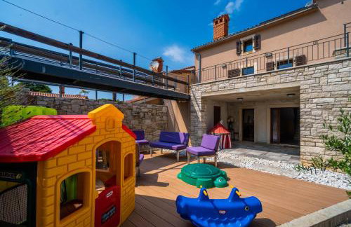 LUXURY VILLA ON SPACIOUS PRIVATE PROPERTY - Photo 49