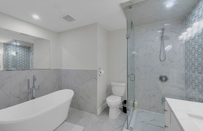 Beautiful House - On A Quiet Street - Photo 43