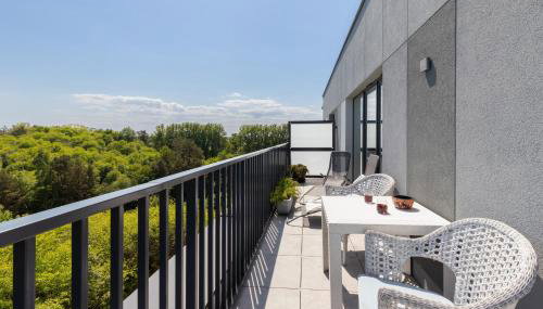 Stylish Seaside Apartment with Terrace & Parking in Jastrzębia Góra by Noclegi Renters - Foto 4