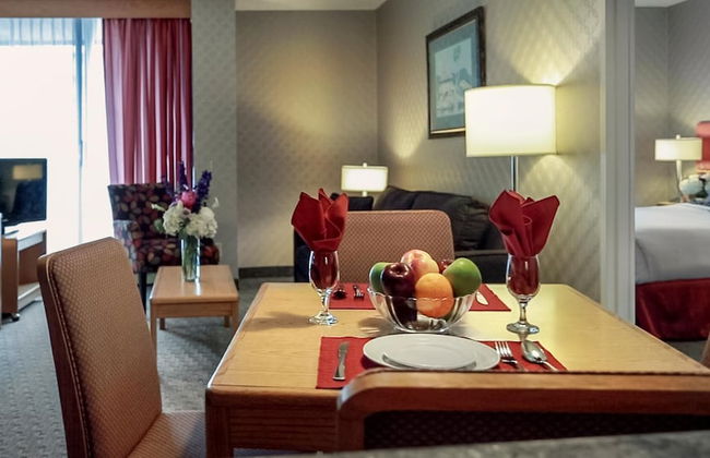 Cartier Place Suite Hotel - Photo 8