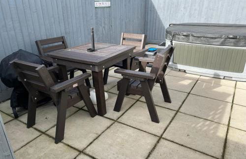 Gamekeepers Cottage - Hot Tub, 2 bed, sleeps 4, private patio, AC, stunning views - Photo 31