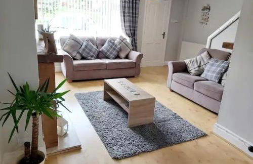 Croeso; Cosy and ideally located for mountains and beaches - Photo 1