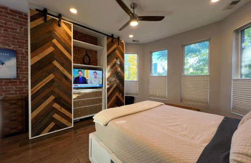 UPTOWN CASTLE - CITY VIEWS - THEATER & CONVENTION DISTRICT! - Foto 17