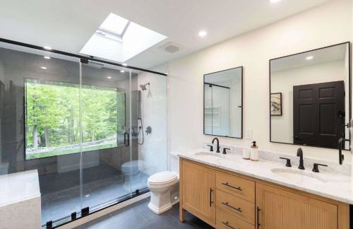 Modern Catskills Retreat with Creek & Fire Pit - Foto 16