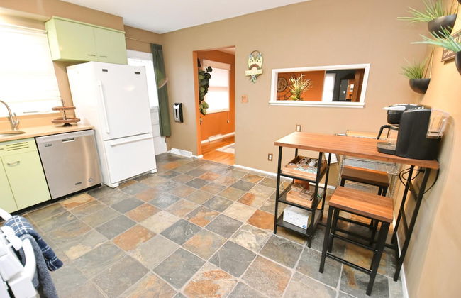 Mid Century Modern 30 Minute Walk to Notre Dame 3 Bedroom 3 Full Bath 2008 - Foto 2