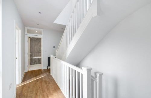 Luxury 5 Bedroom, 4 Bathroom Home in Purley - Foto 21