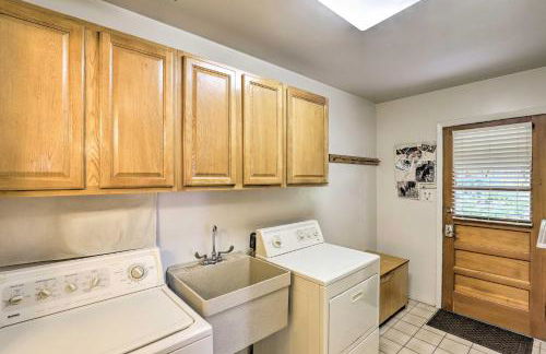 Stunning Fletcher Home Hot Tub and Fire Pit! - Foto 25