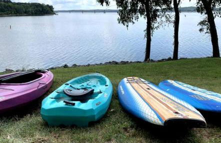 Inmerse in the Serenity of this Lakefront Cottage in Cadiz, Kentucky - Foto 32