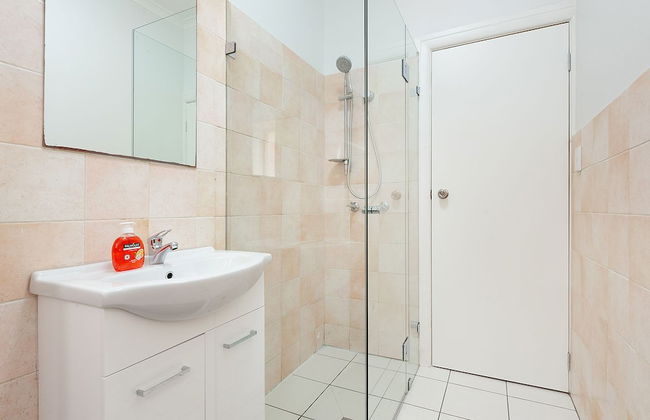 Newly Renovated Apt Close to CBD Unit 1 - Photo 7