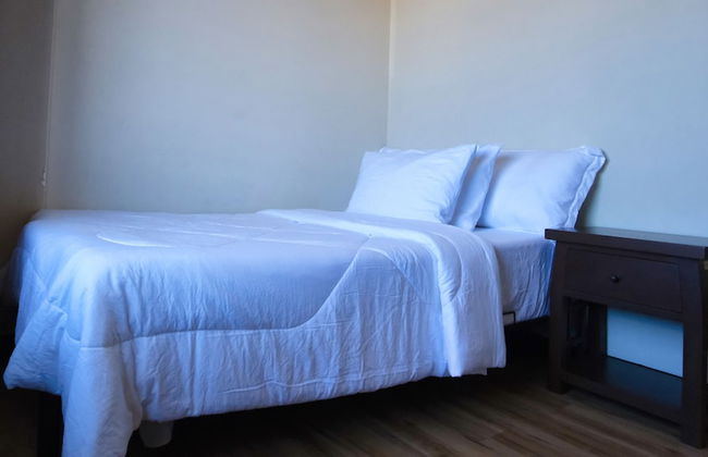 King Bed 2BR European Style City Center in Davao City Philippines - Foto 3